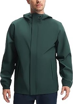 ¿Qué características debes considerar en chaquetas impermeables para camping?