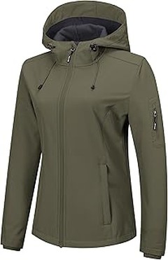 Beneficios de las chaquetas impermeables en el aire libre